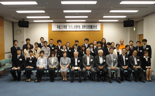 Commemorative photograph at the Scholarship Award ceremony