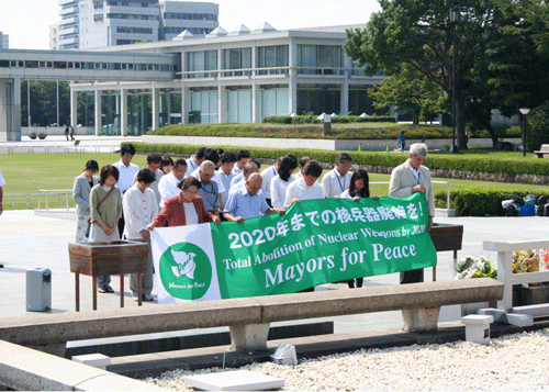 Participants observing a moment of silence in front of the Cenotaph