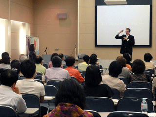 Instructor Craig Neviit responds to questions from participants at the 'General Public' seminar held on May 27