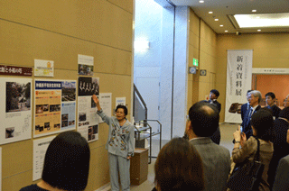 Himeyuri Peace Museum's Director Shimabukuro provides an explanation of the display panels in the guided tour.