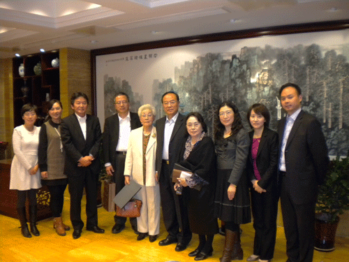 Head of delegation Mr. Kikkawa (4th from left) and the group developed a deeper friendship with Deputy Chairperson He Jun (6th from left) and others involved in CPAPD
