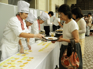Tasting of German-style baumkuchen cake