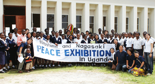 Group photo at the atomic bombing exhibition in Uganda