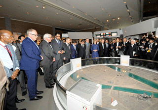 Foreign ministers listening to Mr. Shiga, director of the Museum