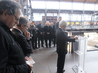 Hiroshima Peace Memorial Museum Director Shiga giving a speech at the El Born Cultural Center