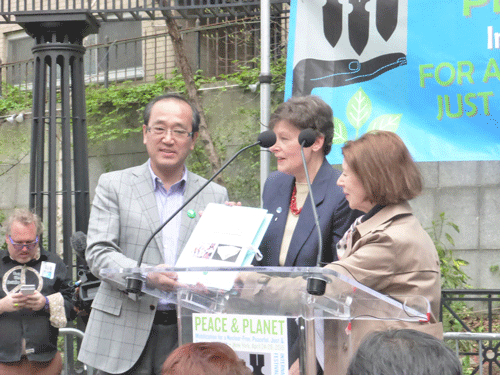 Hiroshima Mayor submits a petition to the UN