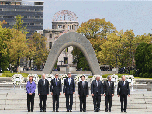 Laying of wreaths at the Cenotaph for the A-Bomb Victims
