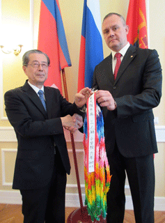 Meeting with Mayor Kosolapov of Volgograd (right)