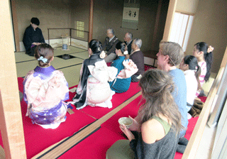 Experiencing Japanese culture (tea ceremony)