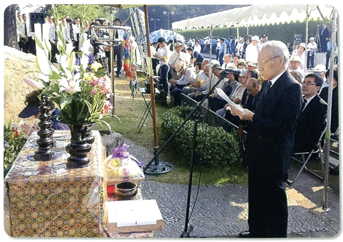 Mr. Asano reading a memorial address at the Hiroshima Second Middle School ceremony for the victims of the atomic bomb (August 6, 2016)