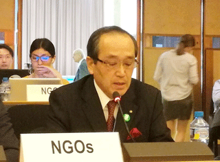 Mayor Matsui giving a speech at the NGO session
