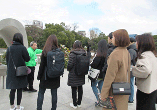 Guided by a peace volunteer in Peace Memorial Park
