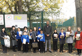 Together with children from an elementary school that held an a-bomb testimonial talk and recital (Manchester)