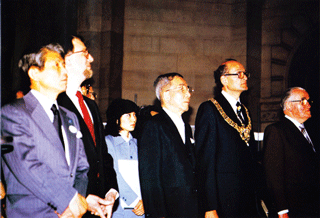Signing ceremony for the sister-city relationship between Hiroshima City and Hanover City (1983)
