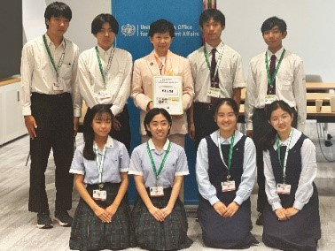 UN Under-Secretary-General Nakamitsu (back row, center) and Mayors for Peace Youths (high school students from Hiroshima)
