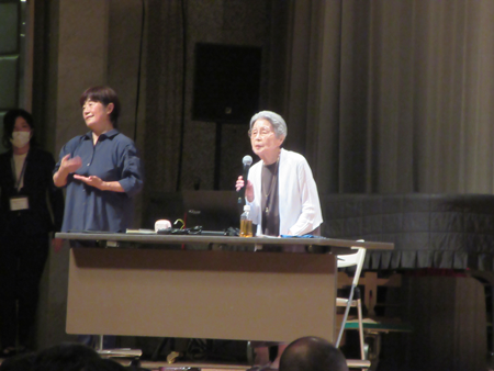 Ms. Yoshiko Kajimoto giving a talk about her experience as a survivor of the atomic bombing