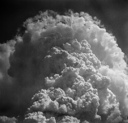 Mushroom cloud photographed by Gonichi Kimura