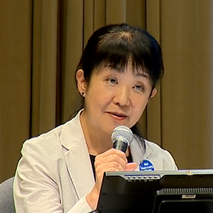 Dr. Luli van der Does