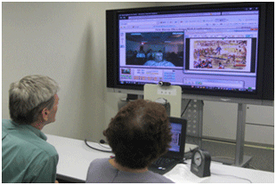 ウェブ会議システムにより、コネチカット州ニューヘブンの会場を結び実施した被爆体験証言（広島平和記念資料館 会議室）