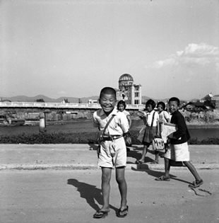 昭和26年（1951年）下校する児童