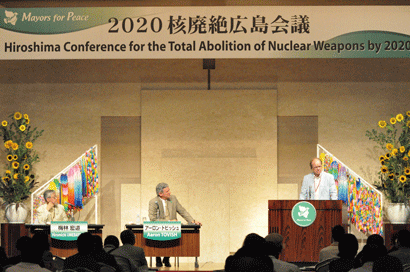 会議Ⅰで発言する国連軍縮部上席政務官（右端）