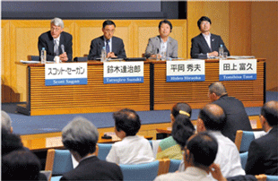 核兵器廃絶について議論を行うパネリスト（写真提供：朝日新聞社）