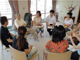 被爆体験証言に聞きいる留学生たち