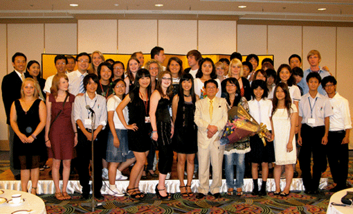 青少年国際平和未来会議ヒロシマ2009の参加者とともに（林氏は前列右から6番目）