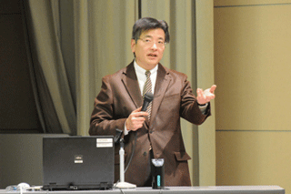 講演される小池聖一先生