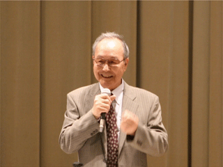 講演される和田勉氏