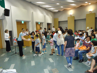 ロシア流じゃんけん大会の様子