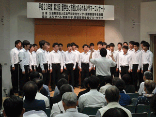 崇徳高等学校グリークラブの男性合唱