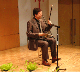 趙栄春さんによる二胡の演奏
