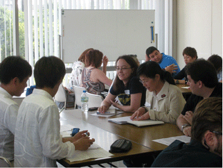 広島の大学生とセントラルコネティカット州立大学生とのグループディスカッション