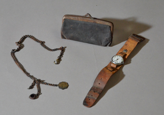 部下の遺品―革財布・メダル・腕時計／寄贈 八束要氏