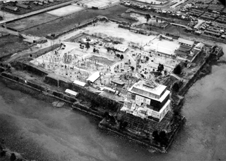 再建が進む広島城天守閣／1957年（昭和32年）／所蔵 中国新聞社