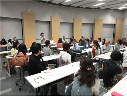 留学生の発表を聞く参加者