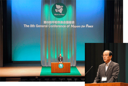 第8回平和市長会議総会開会式で挨拶する松井市長