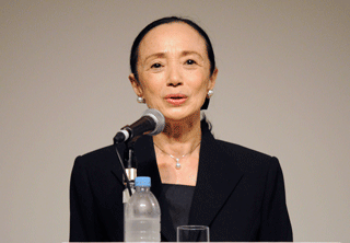 平和への思いをスピーチする森下洋子氏