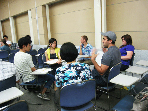 セントラルコネティカット州立大学と広島の大学生のディスカッションの様子