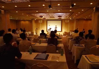 被爆体験記の朗読実演風景