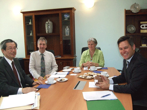 ペティット・フリマントル市長（右）にリーダー都市就任を要請