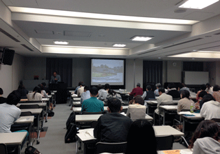 広島平和研究所の水本副所長