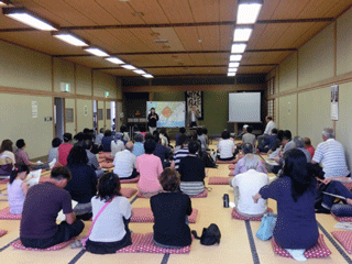 被爆体験講話の様子（於八戸市）