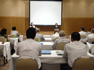 被爆体験記の朗読実演風景