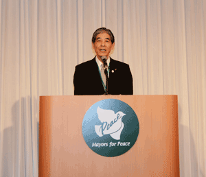 歓迎挨拶を行う菅谷松本市長