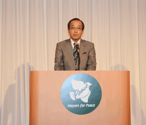 開会挨拶を行う松井広島市長