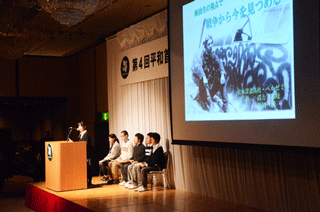 平和学習の発表を行う松本市の子どもたち
