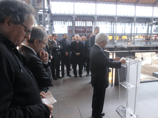 ボルン文化センターでの開会式における志賀平和記念資料館長の挨拶