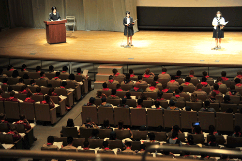 原爆詩の朗読の様子